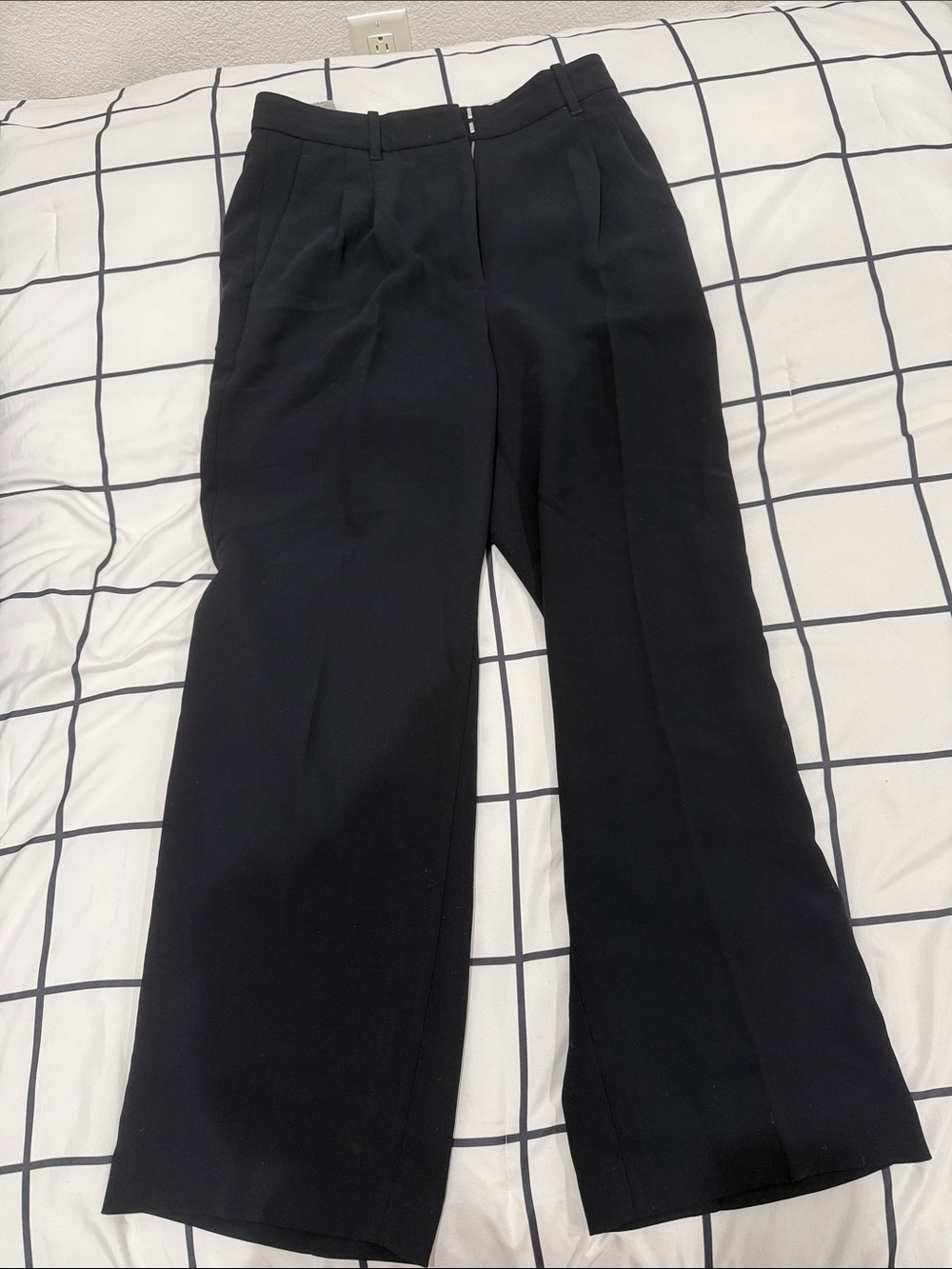 Aritzia The Effortless Pant — Black Size 10 Short - NWT